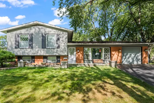 7979 Huntington Circle N, Hanover Park, IL 60133