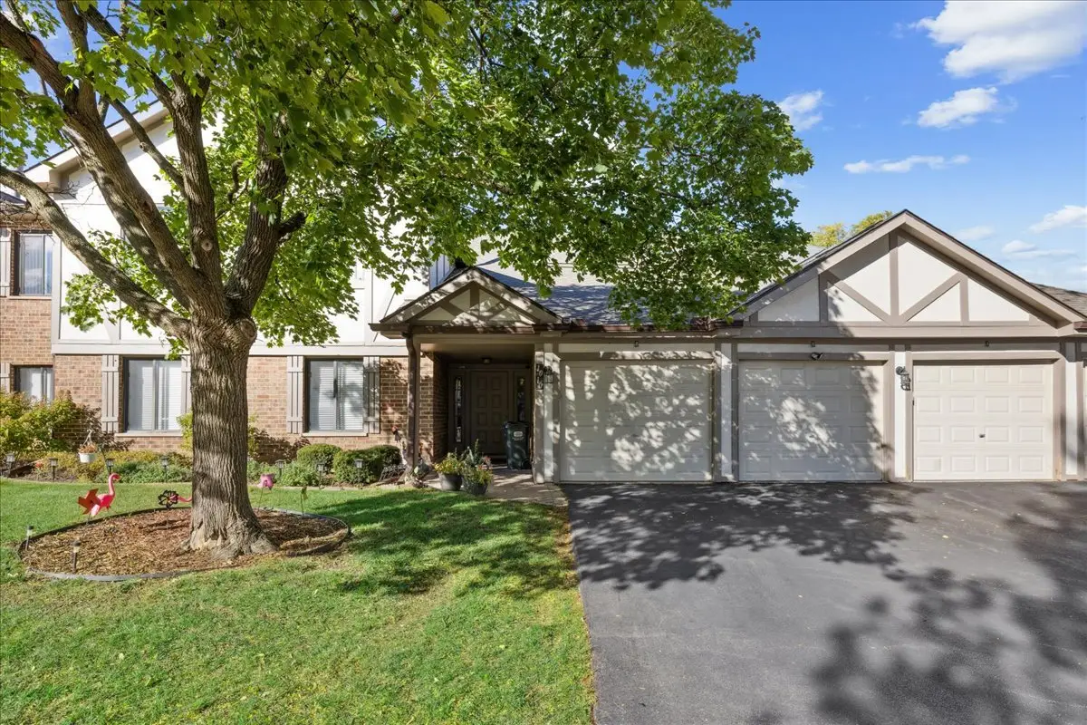 1010 E Glavin Court #1807, Palatine, IL 60074 - Image #1