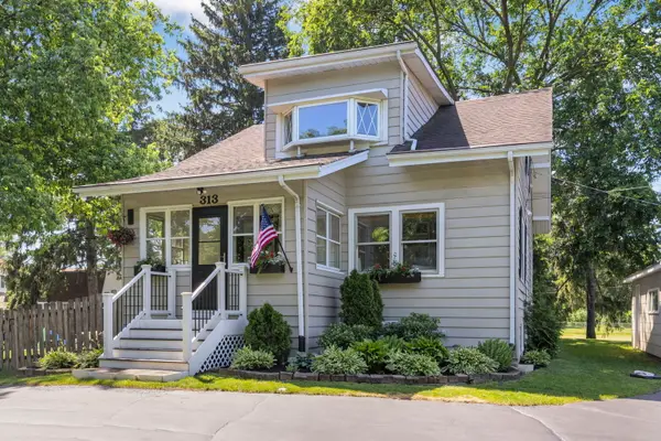 313 E Des Moines Street, Westmont, IL 60559