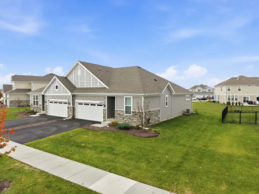 16014 S Crossing Drive, Plainfield, IL 60586 - Image #3
