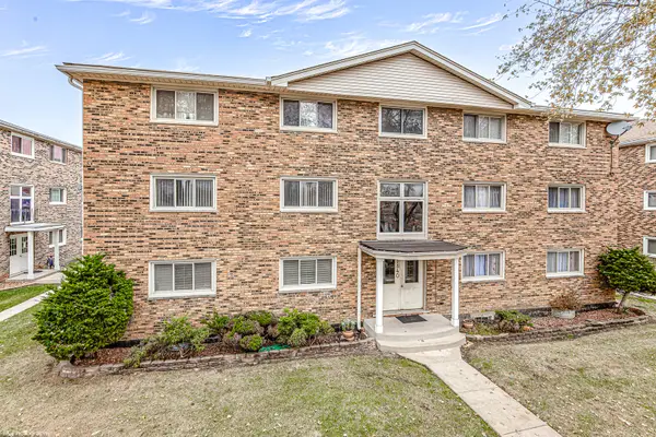 5840 W 77th Street #302, Burbank, IL 60459