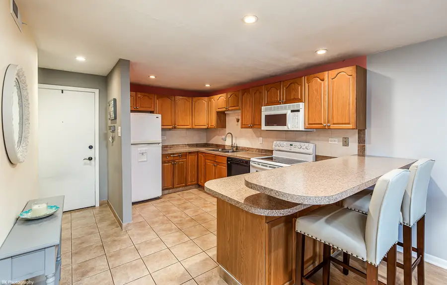 5840 W 77th Street #302, Burbank, IL 60459 - Image #2