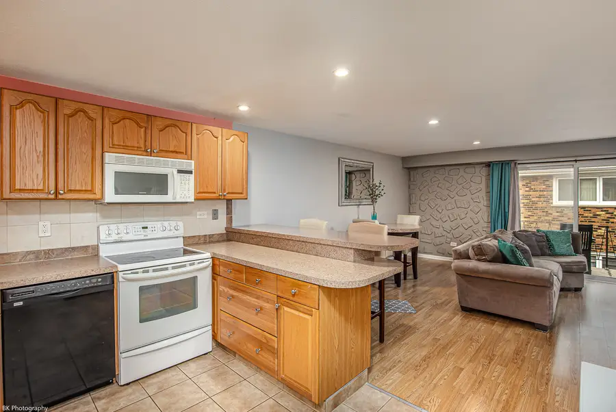 5840 W 77th Street #302, Burbank, IL 60459 - Image #3