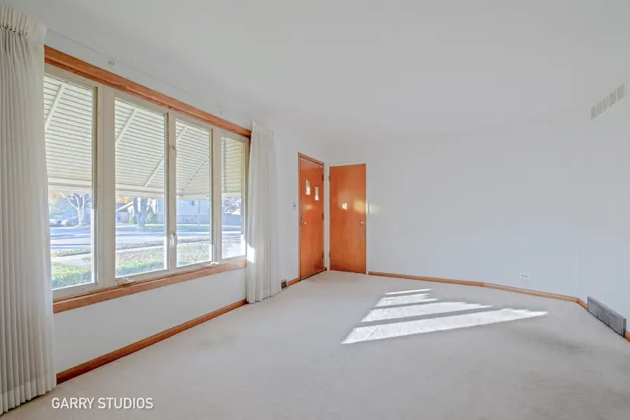 701 N Craig Place, Addison, IL 60101 - Image #3