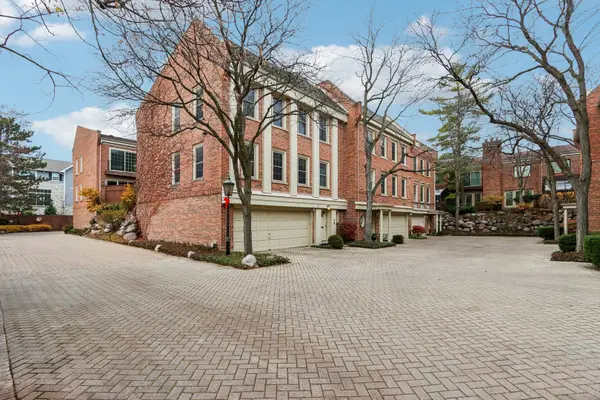 19 Landmark #19, Northfield, IL 60093