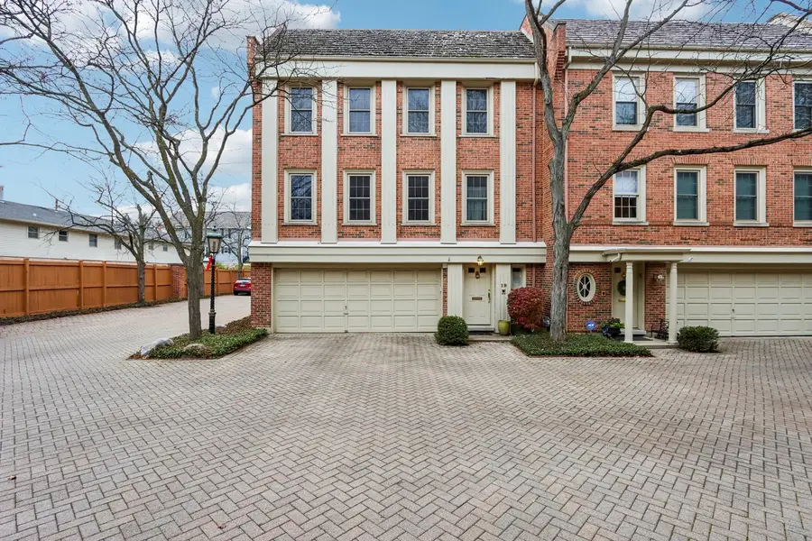 19 Landmark #19, Northfield, IL 60093 - Image #2