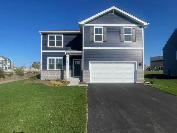 2581 Santa Fe Drive, Pingree Grove, IL 60140