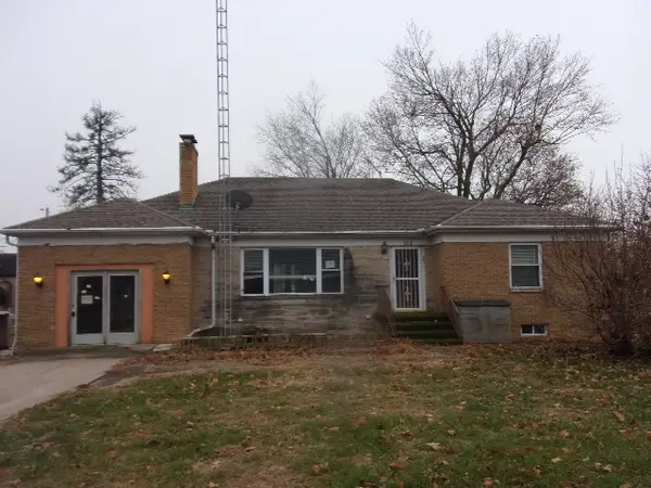 102 W Center Street, Leroy, IL 61752