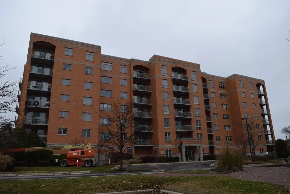 6801 N Milwaukee Avenue #404, Niles, IL 60714 - Image #1
