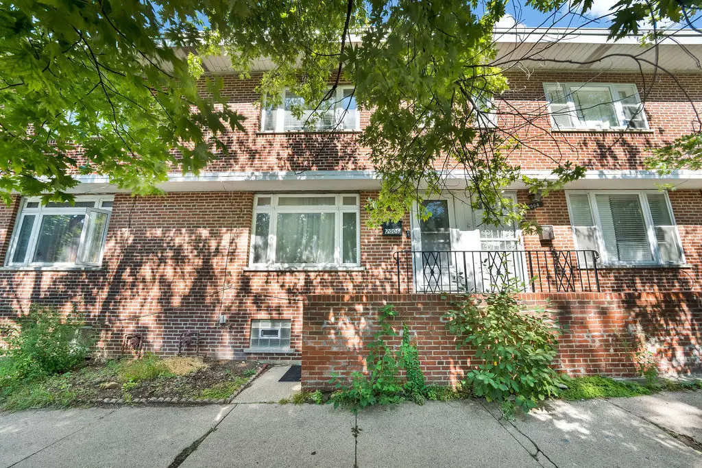 2006 W Farwell Avenue, Chicago, IL 60645 - Image #1