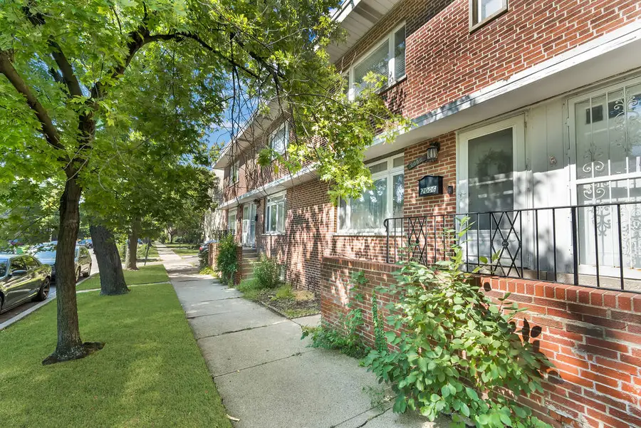 2006 W Farwell Avenue, Chicago, IL 60645 - Image #2