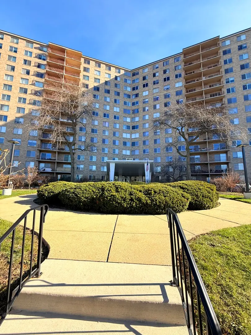 6833 N Kedzie Avenue #1006, Chicago, IL 60645 - Image #1