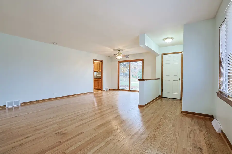 2 N Wisconsin Avenue, Addison, IL 60101 - Image #2