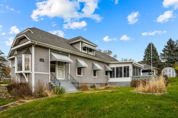 142 Cottage Avenue, Carpentersville, IL 60110