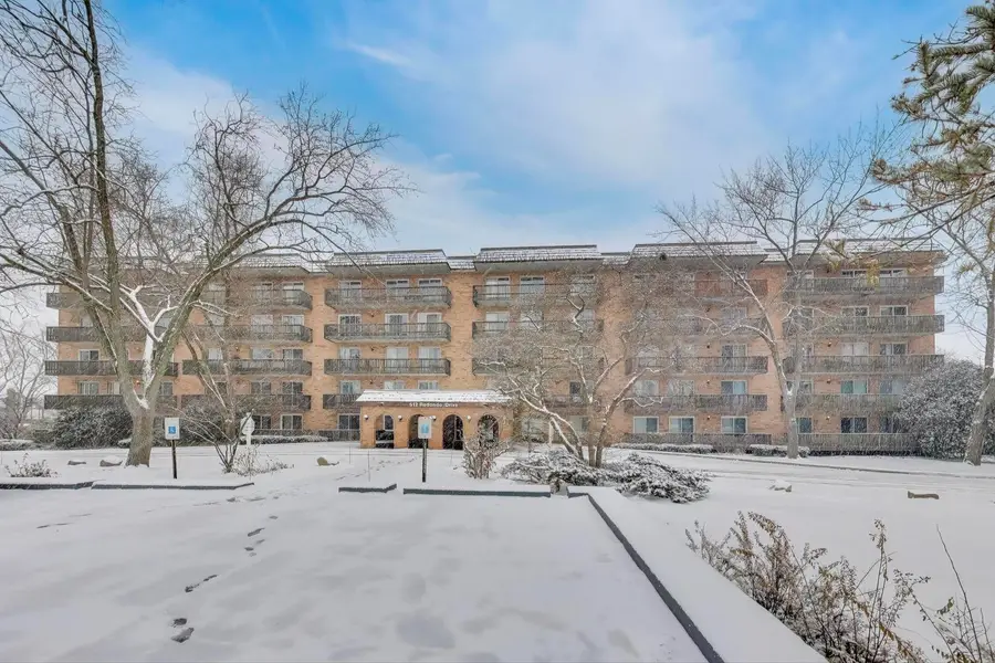 512 Redondo Drive #107, Downers Grove, IL 60516 - Image #2