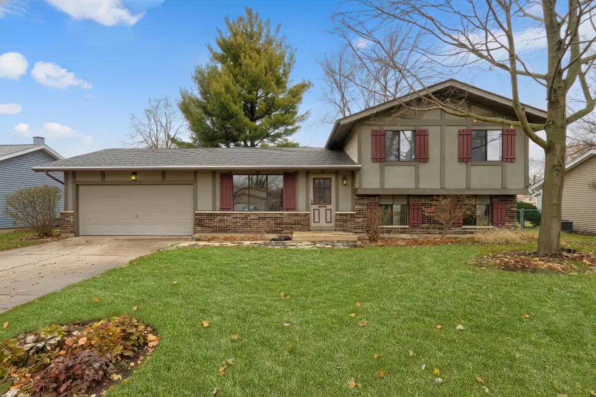 5002 W Dartmoor Drive, McHenry, IL 60050 - Image #1