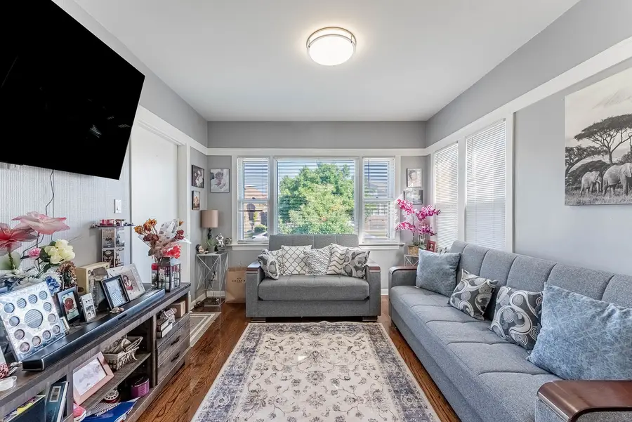 5335 W Barry Avenue, Chicago, IL 60641 - Image #3