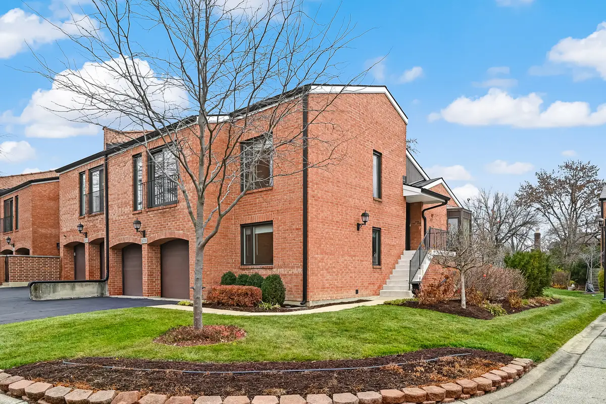 2S719 Williamsburg Court, Oak Brook, IL 60523 - Image #1