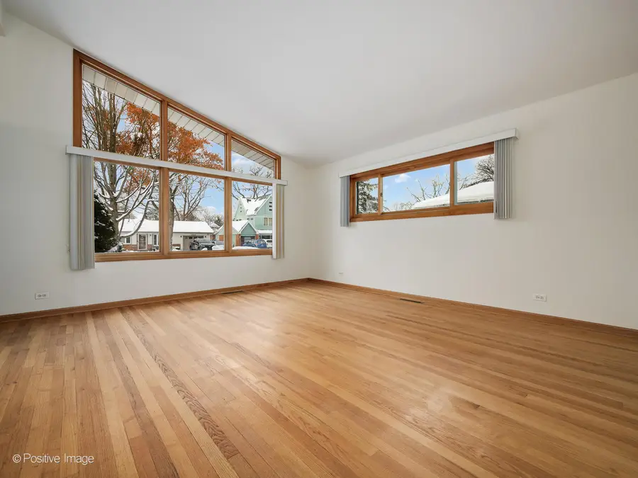 1019 Dell Road, Northbrook, IL 60062 - Image #3