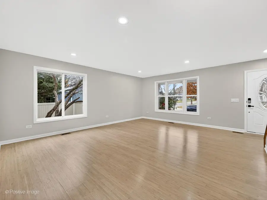 5541 E Celebrity Circle, Hanover Park, IL 60133 - Image #3