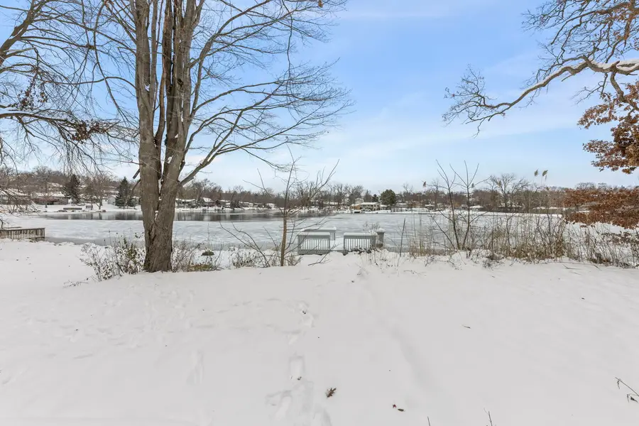 338 Hiawatha Drive, Lake In The Hills, IL 60156 - Image #2