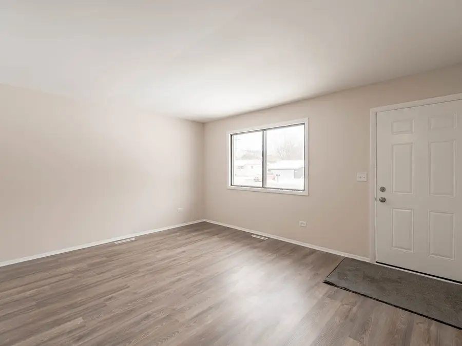 1807 Parklane Avenue, McHenry, IL 60050 - Image #3