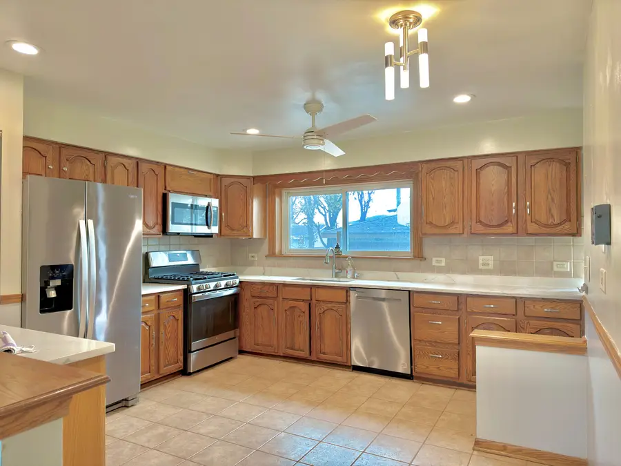 539 W Rose Avenue, Addison, IL 60101 - Image #3