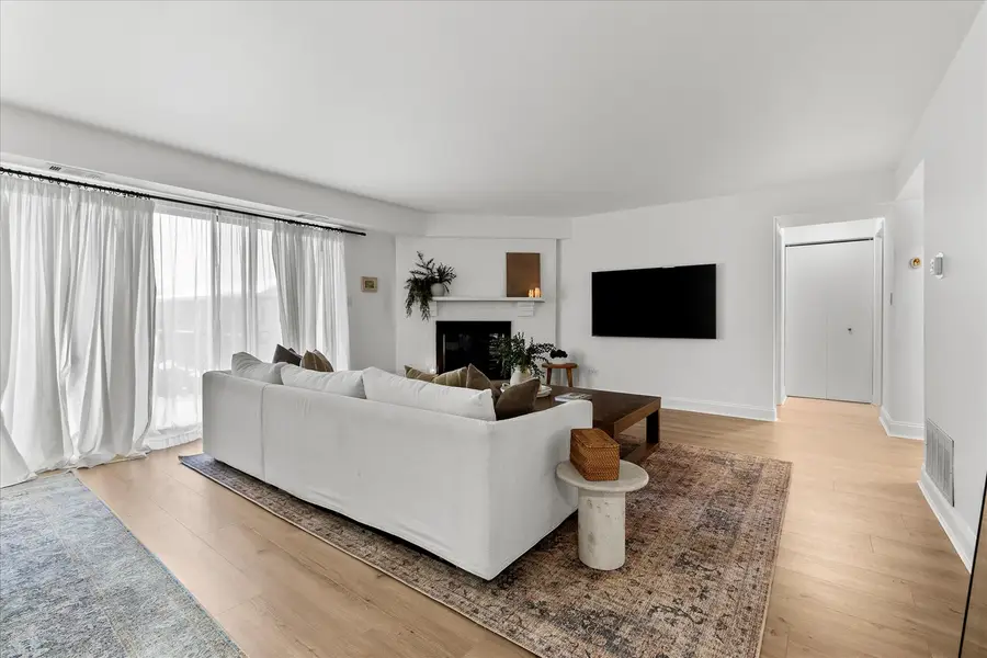 9051 S Roberts Road #310, Hickory Hills, IL 60457 - Image #3