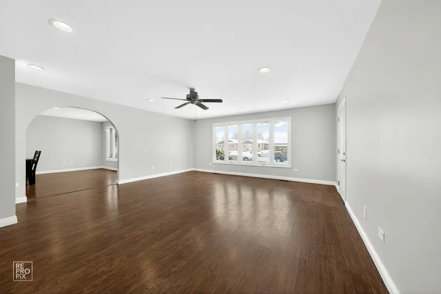 7850 Mcvicker Avenue, Burbank, IL 60459 - Image #2