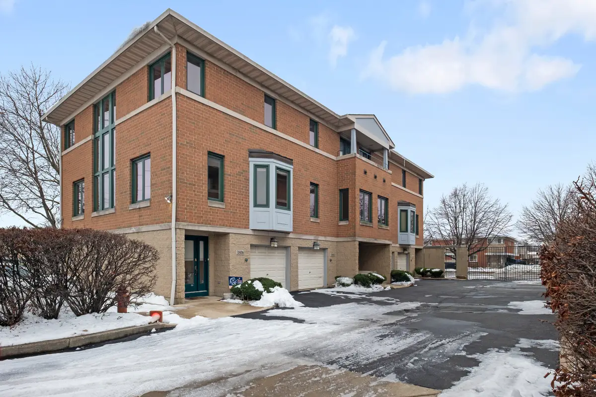 3806 W Devon Avenue, Lincolnwood, IL 60712 - Image #1