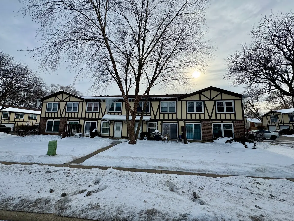 412 St Johns Road #D, Woodstock, IL 60098 - Image #1