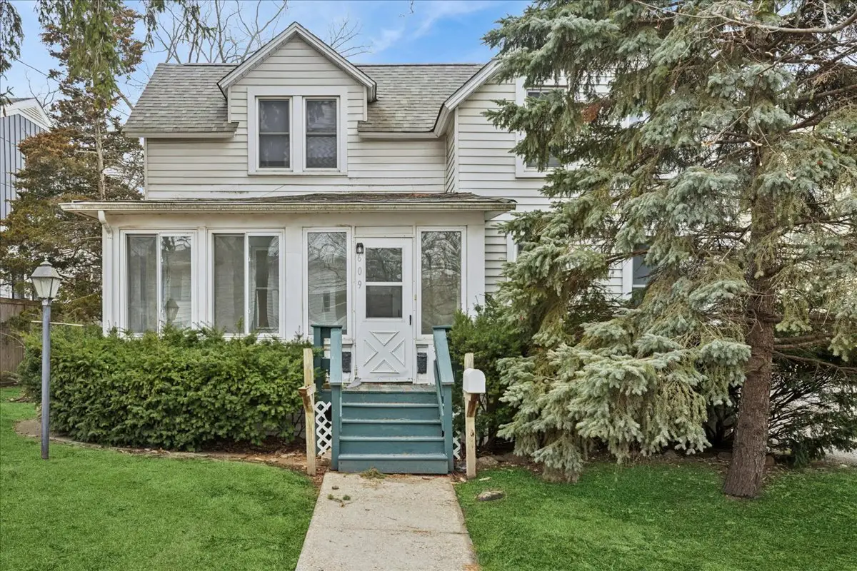 609 1st Street, Libertyville, IL 60048 - Image #1