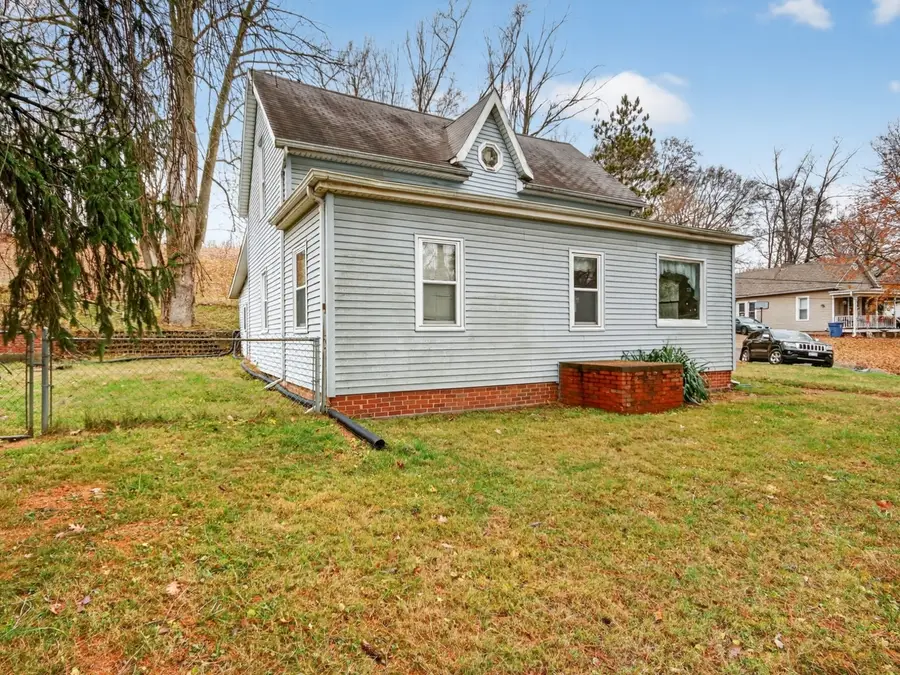 805 Old Salem Road, Petersburg, IL 62675 - Image #2