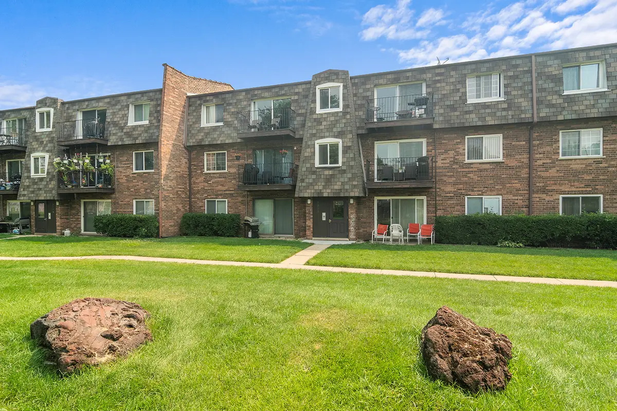 9390 Bay Colony Drive #3N, Des Plaines, IL 60016 - Image #1