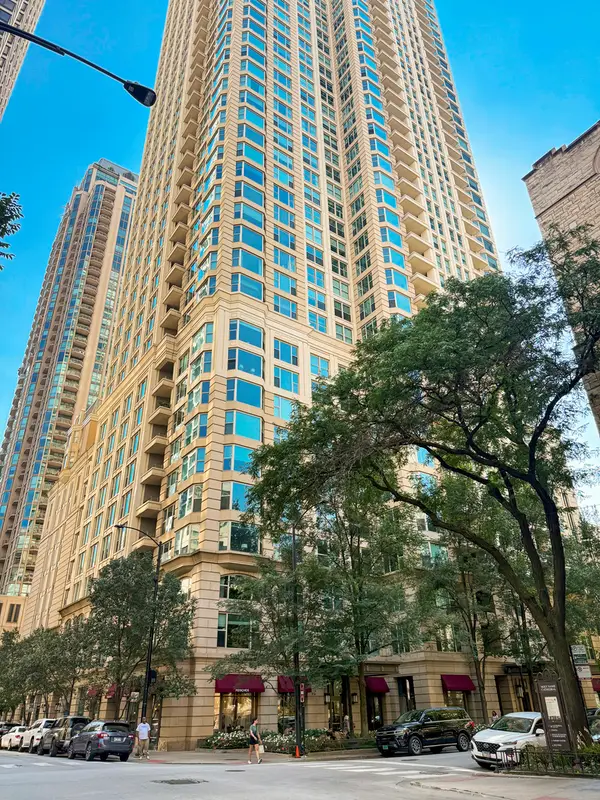 25 E Superior Street #902, Chicago, IL 60611