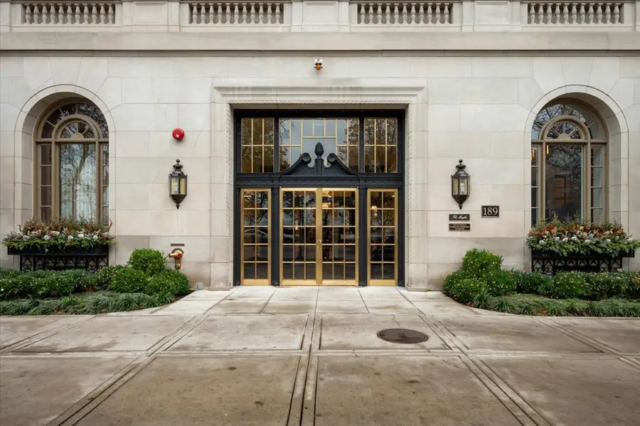 189 E Lake Shore Drive #4E, Chicago, IL 60611 - Image #2