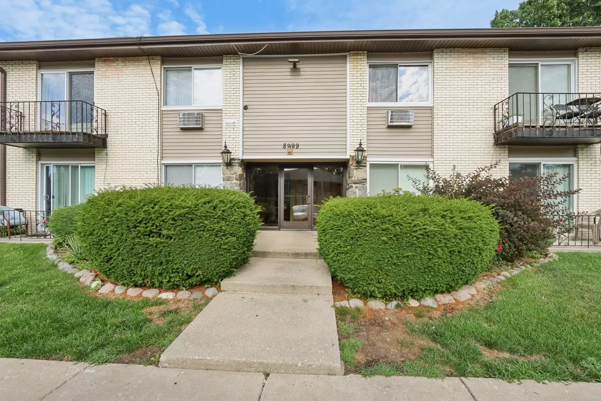 8999 Kennedy Drive #1B, Des Plaines, IL 60016 - Image #1