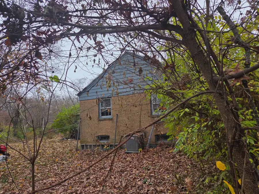 1872 Shady Crest Street, Decatur, IL 62521 - Image #2