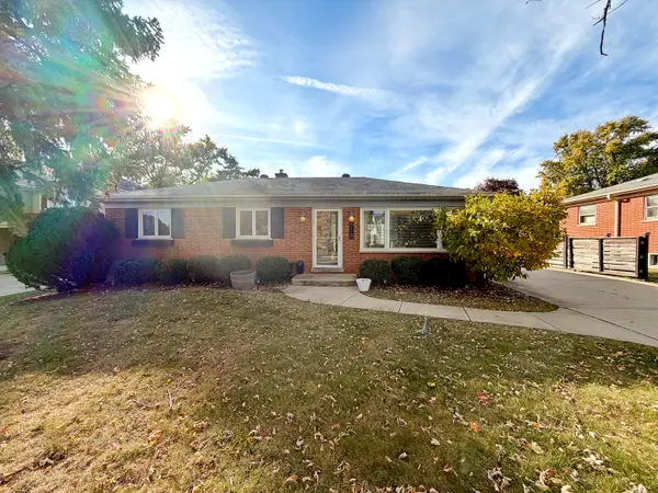 1S518 Macarthur Drive, Oakbrook Terrace, IL 60181