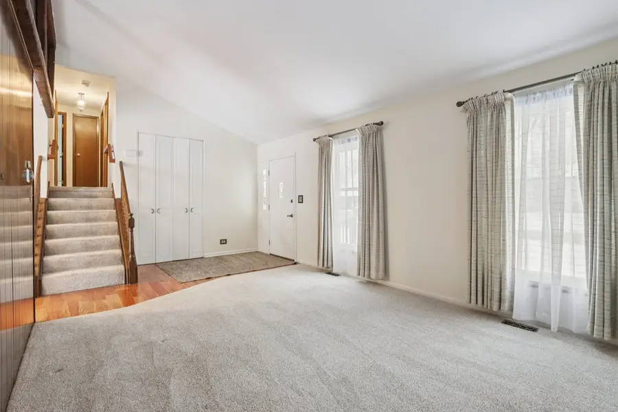 21 Cumberland Drive, Schaumburg, IL 60194 - Image #2