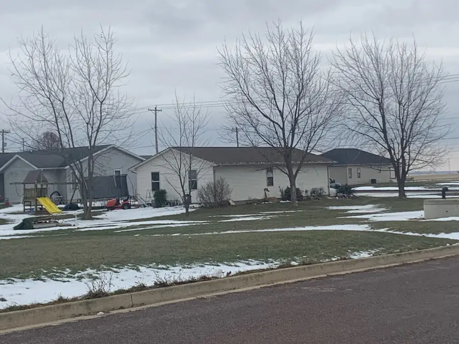 357 E Clay Street, El Paso, IL 61738 - Image #2