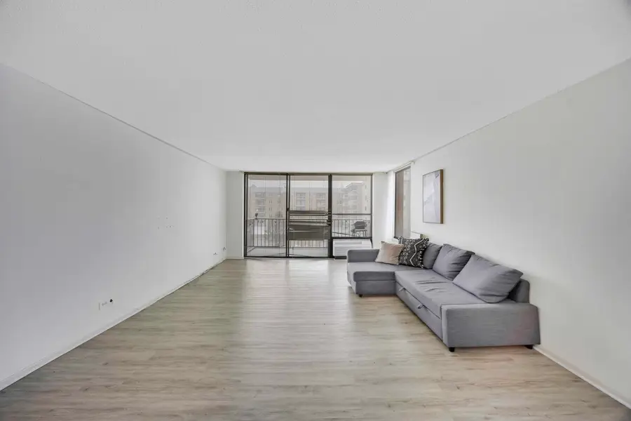 2000 Saint Regis Drive #4G, Lombard, IL 60148 - Image #3