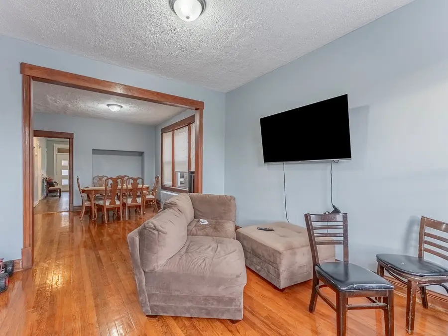 4044 W Potomac Avenue, Chicago, IL 60651 - Image #2
