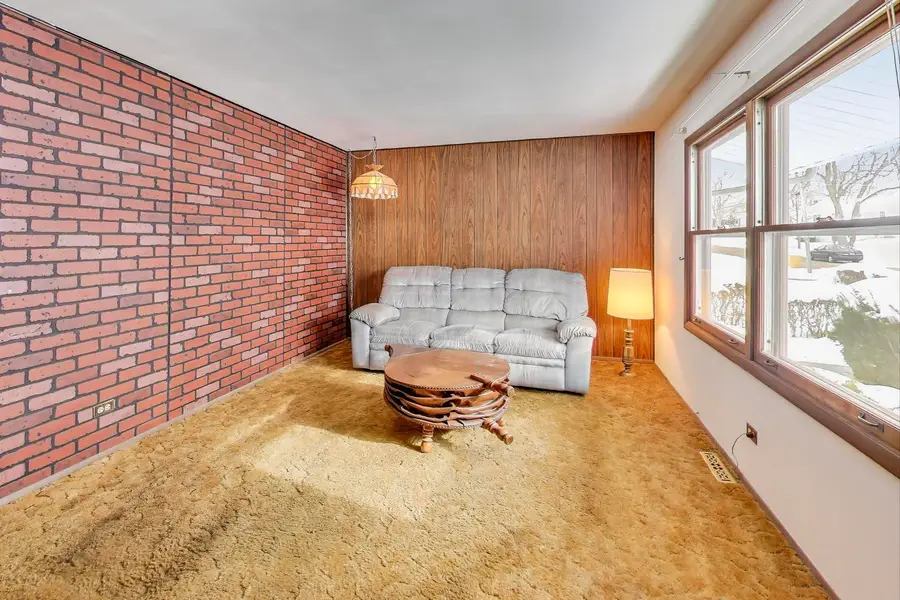 10 Pine Avenue, Lake Zurich, IL 60047 - #2