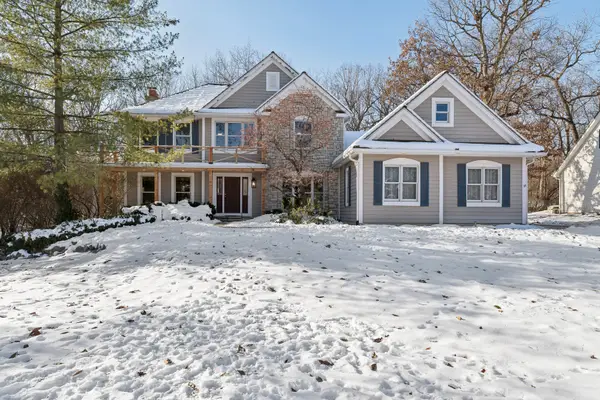 600 Crosswind Lane, Lindenhurst, IL 60046