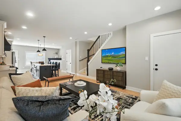 4055 S Ellis Avenue, Chicago, IL 60653