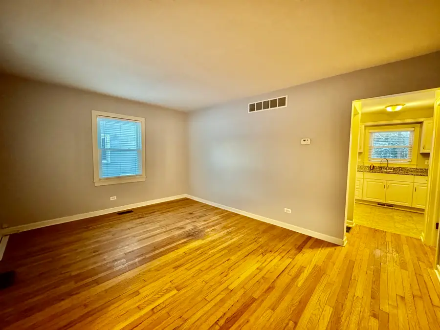 28w471 Batavia Road, Warrenville, IL 60555 - Image #3