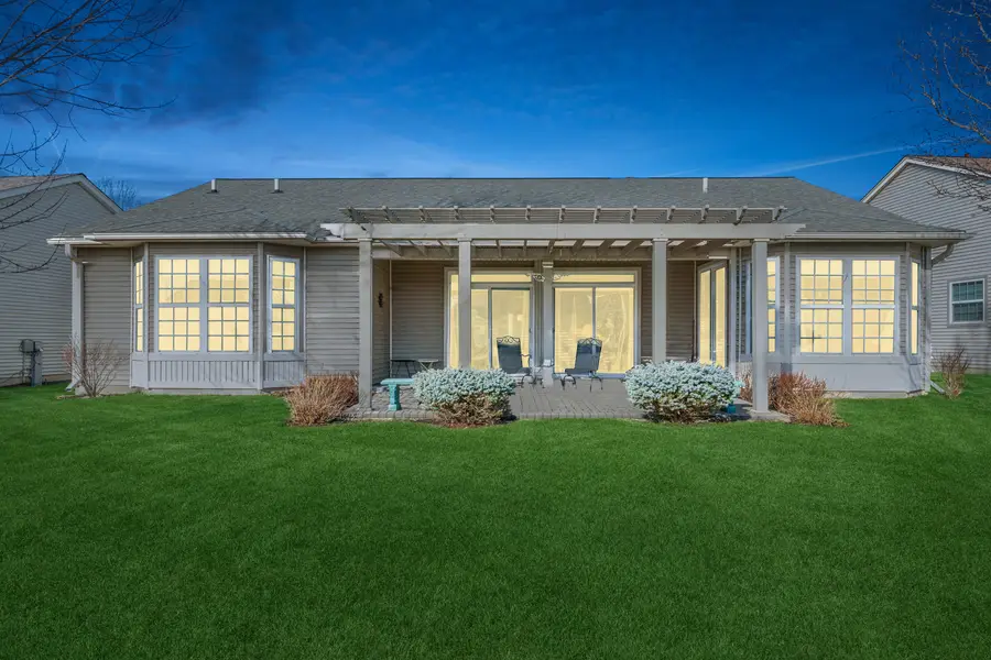 2545 Edgewater Drive, Elgin, IL 60124 - Image #2