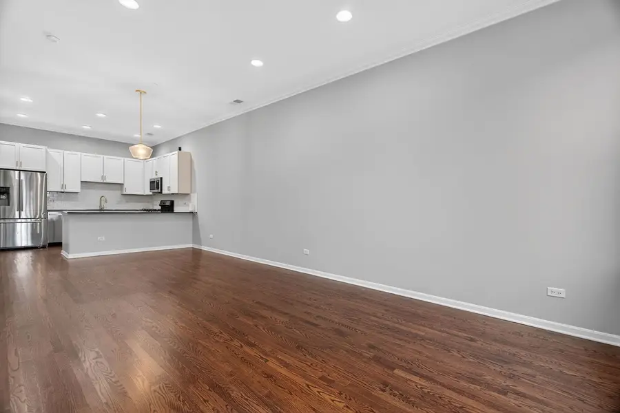 627 W Oak Street, Chicago, IL 60610 - Image #2