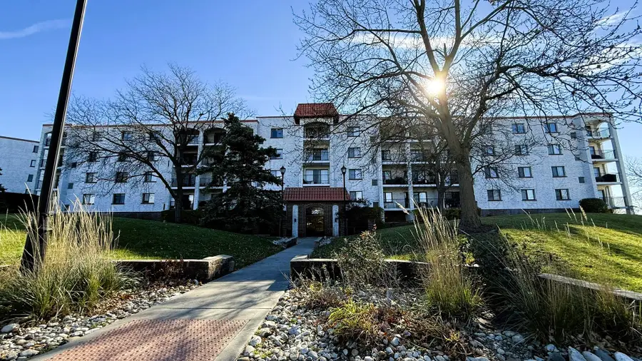 350 Plum Creek Drive #205, Wheeling, IL 60090 - Image #3